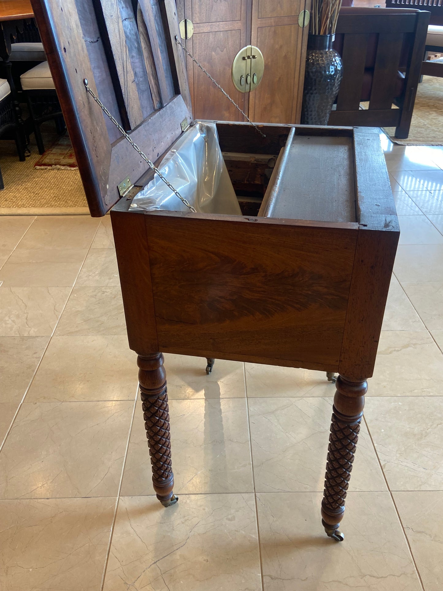 Antique Work/Sewing Table with Turned Legs (2Y8HUZ)