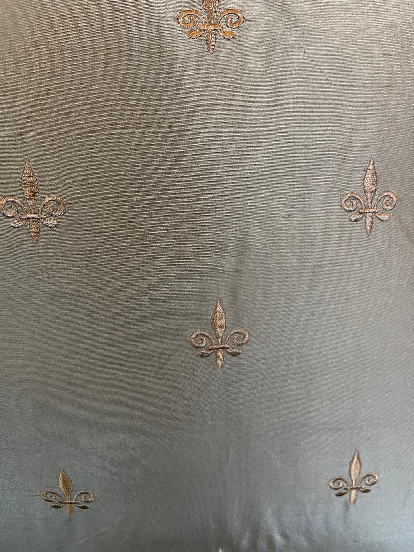 Pair of Silk Fleur de Lis Pillows (256XT8)