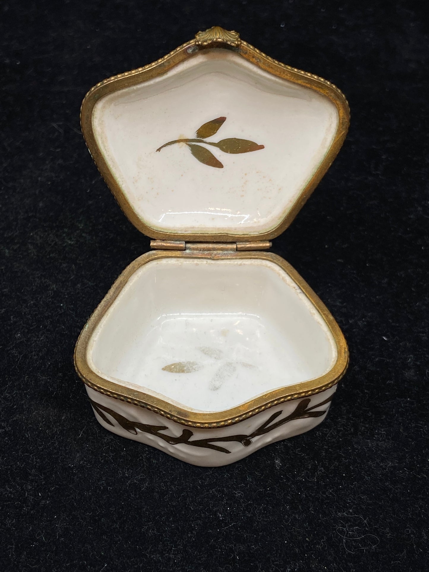 Limoges Box With Gold Flowers (26637)