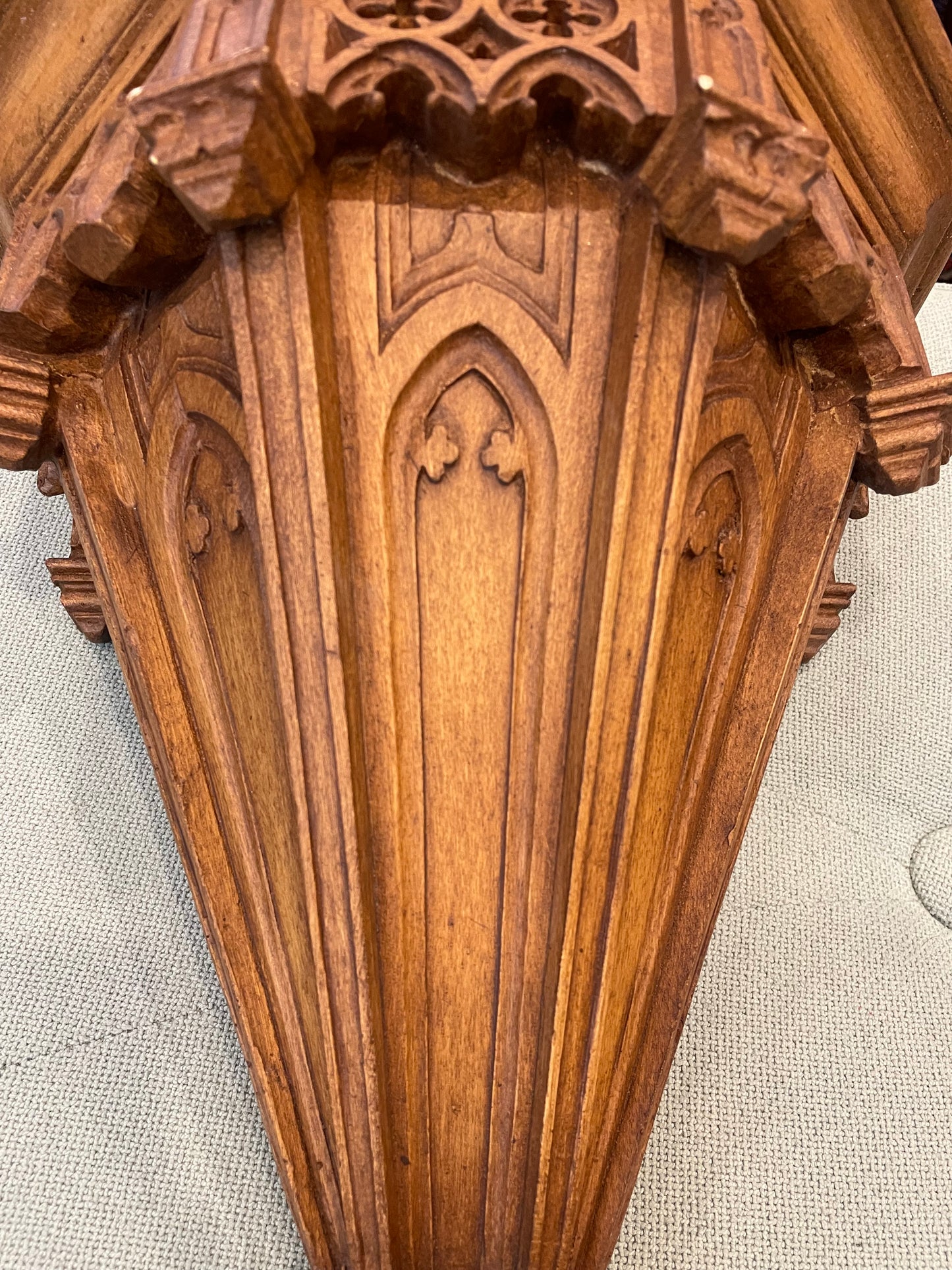 Pair of Gothic Revival Molded Wall Sconces (SQPSYF)