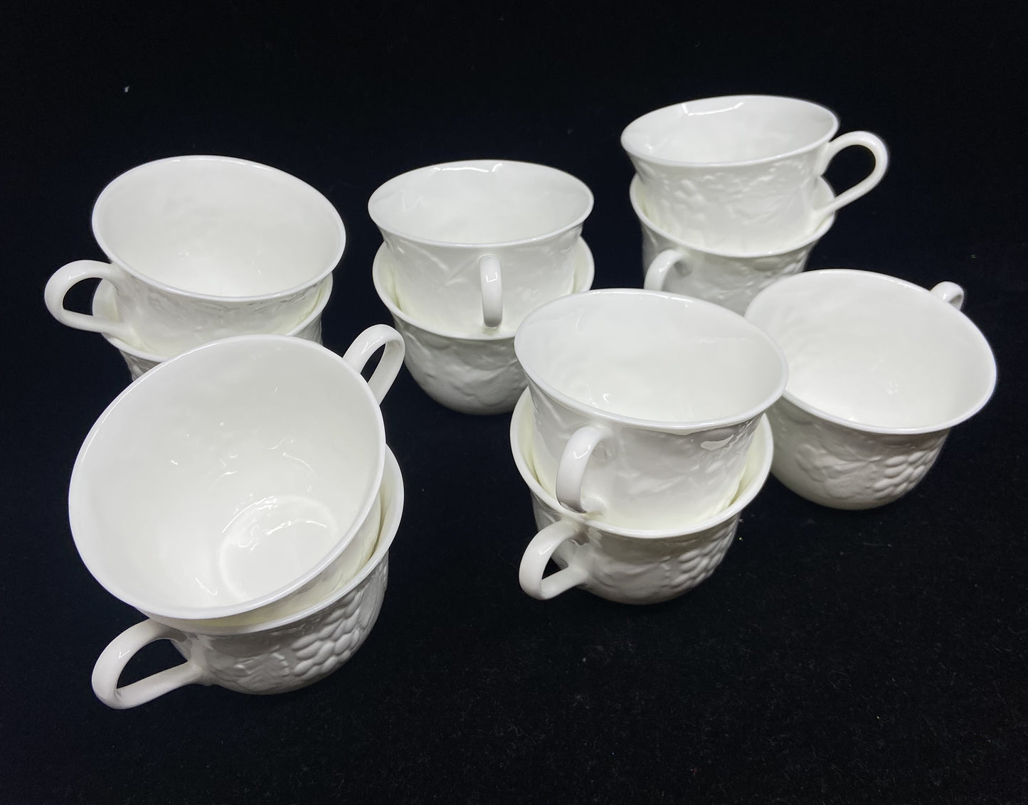 Wedgewood Strawberry and Vine China Set (83 pcs) (T2JD5B)