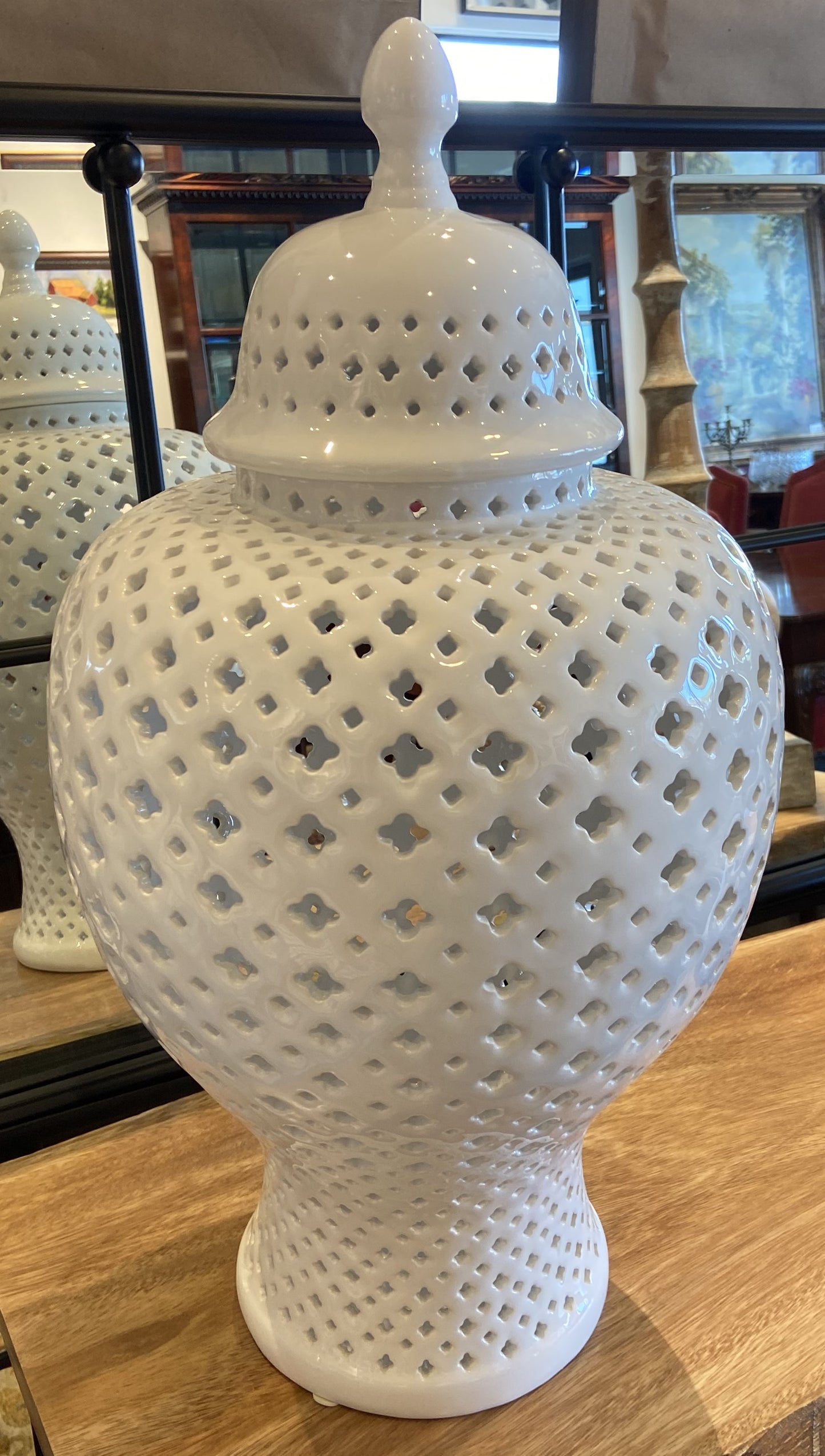 Z Gallerie White Pierced Urn Large (DHQKQA)