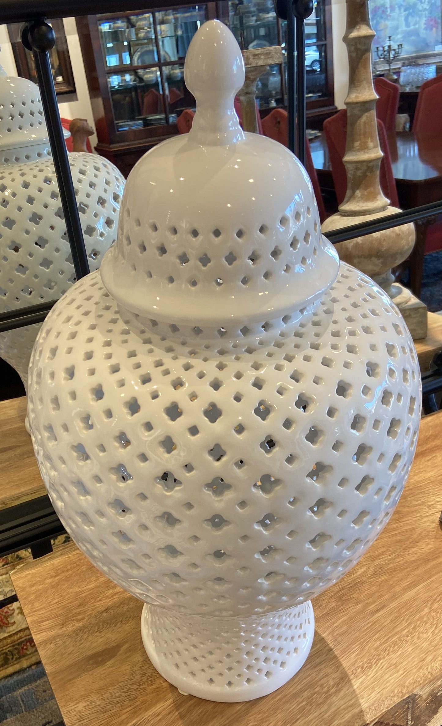 Z Gallerie White Pierced Urn Large (DHQKQA)