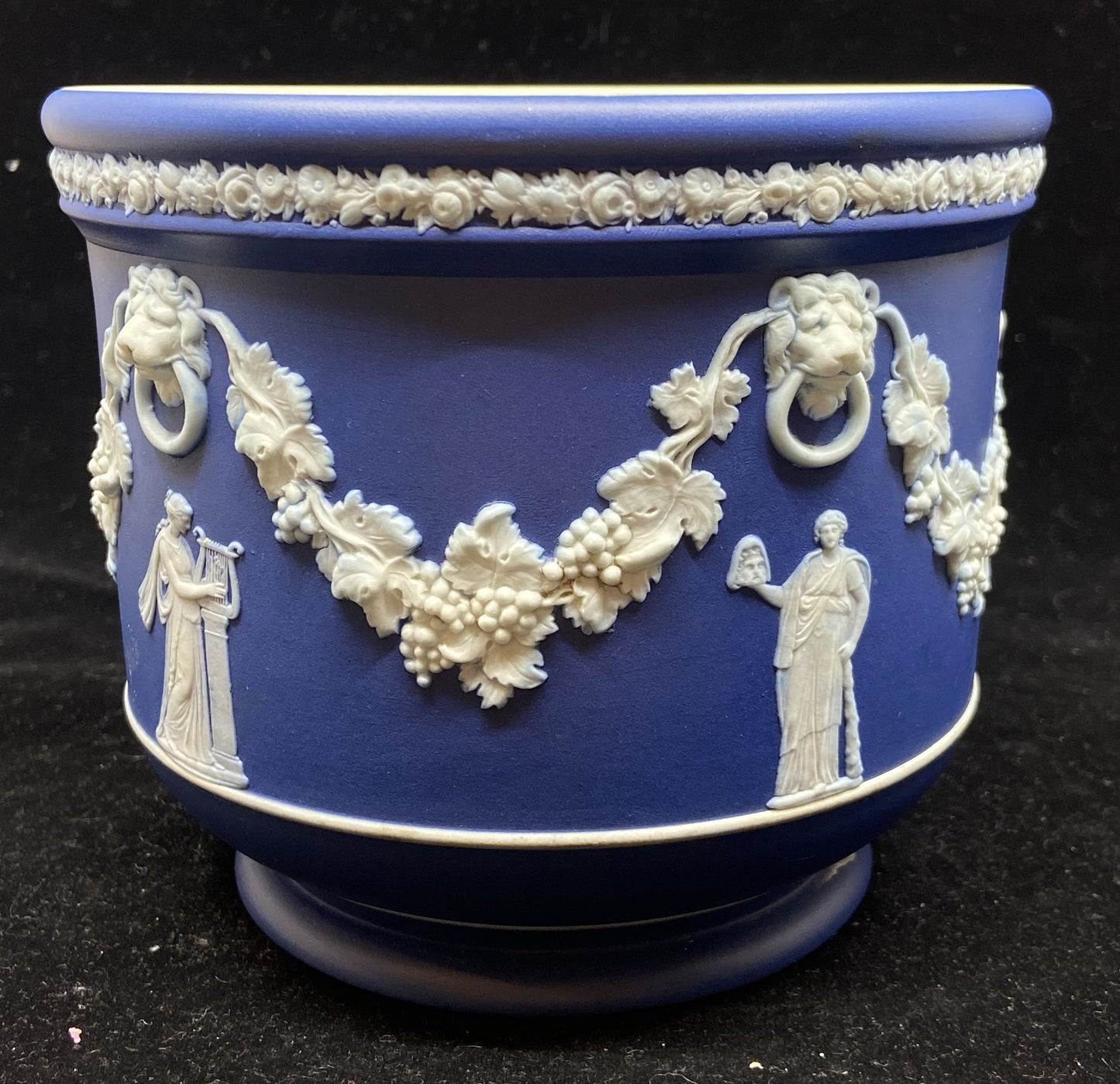 Wedgewood Jasperware Antique Cobalt Cache Pot (FUTDGG)