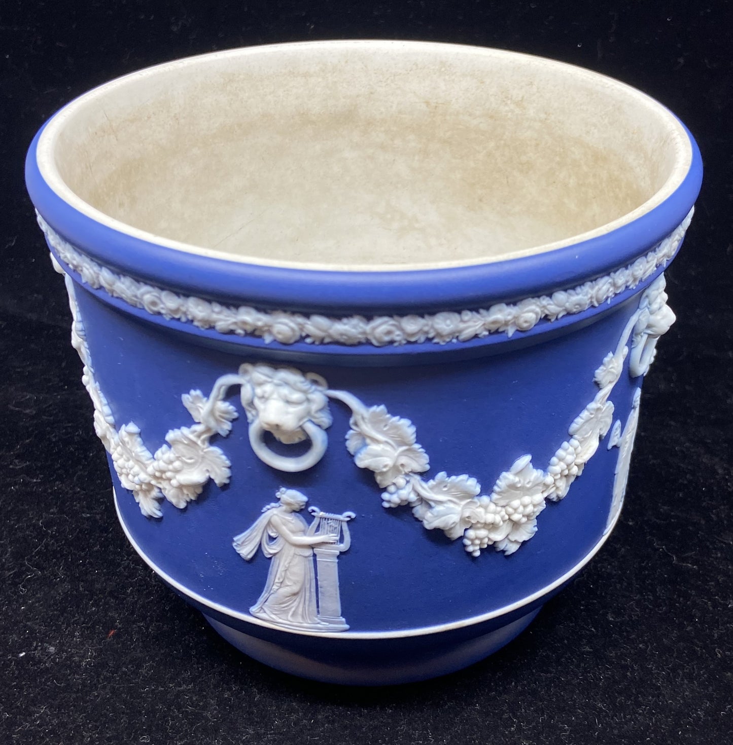 Wedgewood Jasperware Antique Cobalt Cache Pot (FUTDGG)