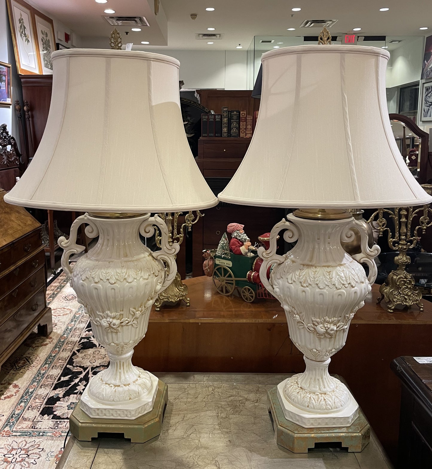 Pair of Wildwood Ceramic Lamps (X2KQPT)