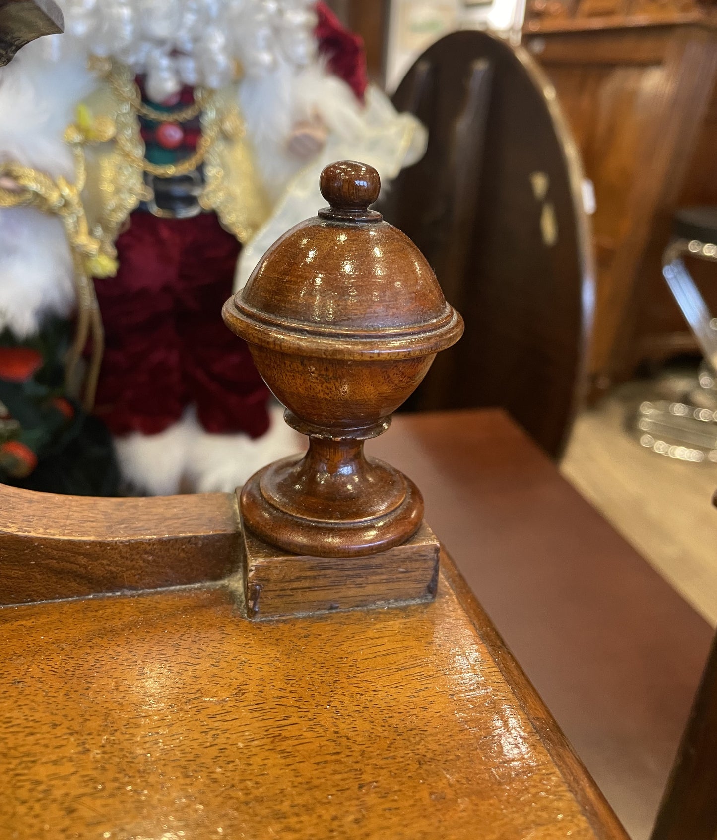 Pair of Victorian Nightstands AS IS (4XW3DY)