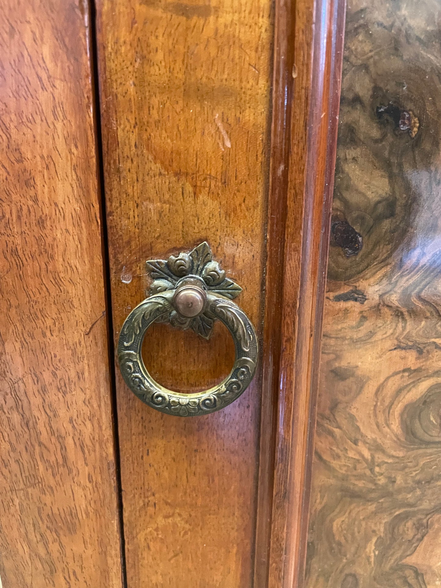 Pair of Victorian Nightstands AS IS (4XW3DY)