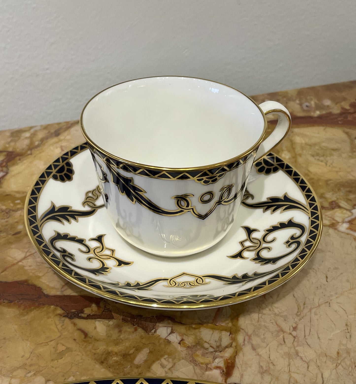 Royal Crown Derby "Majesty" China Set (RGXRDR)