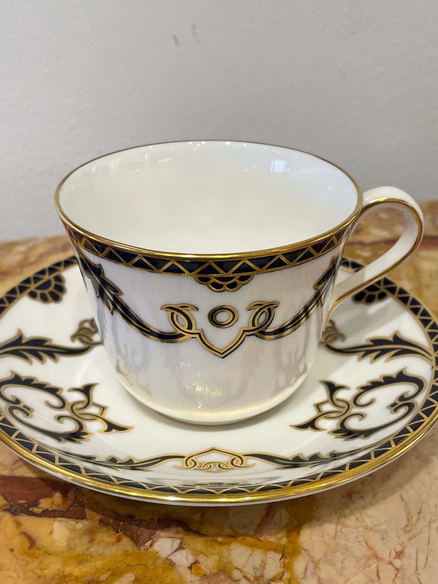 Royal Crown Derby "Majesty" China Set (RGXRDR)