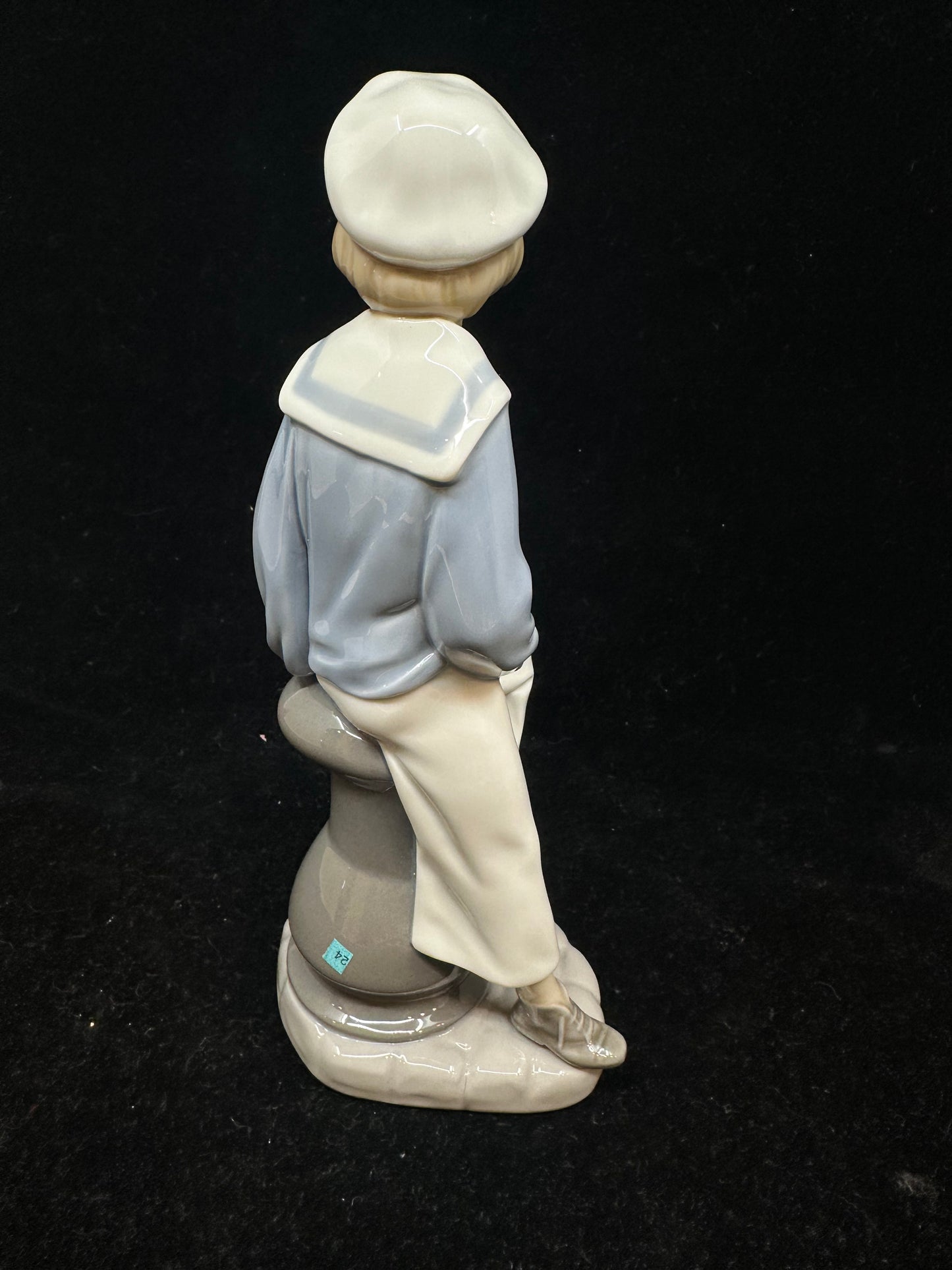 Lladro "Boy with Yacht" #4810 (7LBN3J)