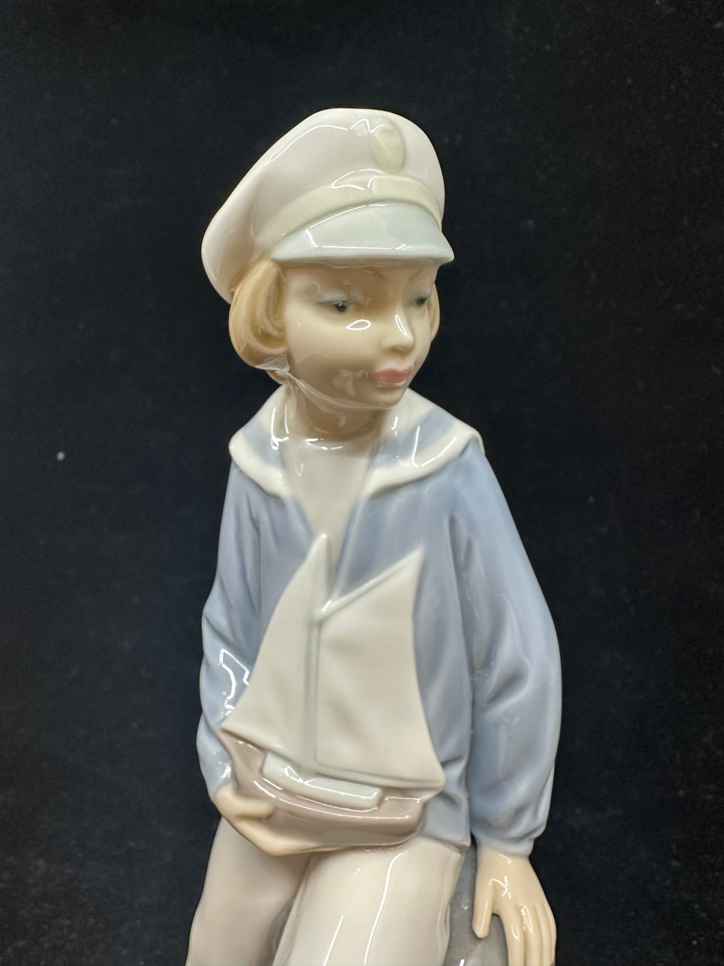 Lladro "Boy with Yacht" #4810 (7LBN3J)