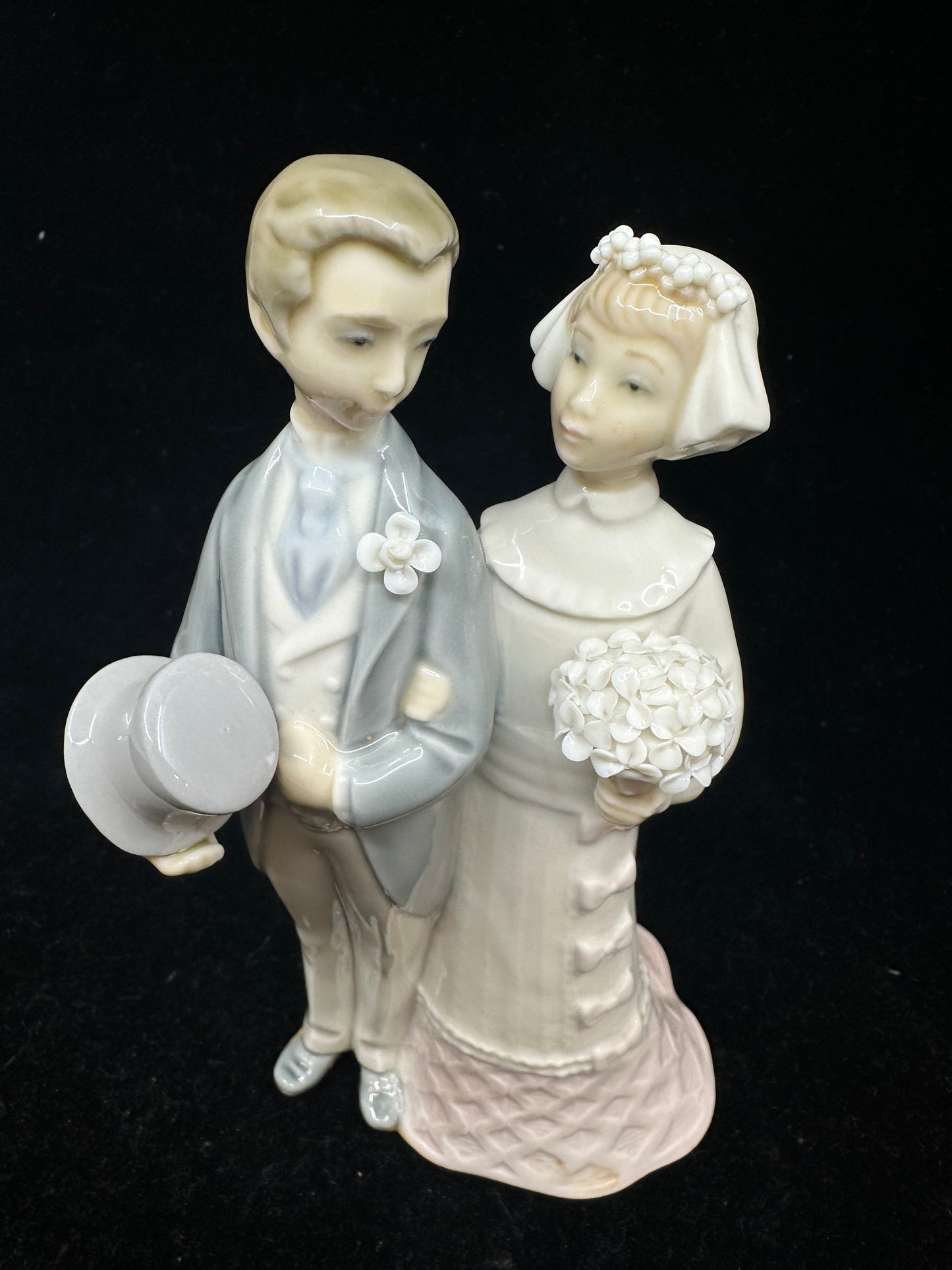 Lladro Bride and Groom #4808 (9ADH46)