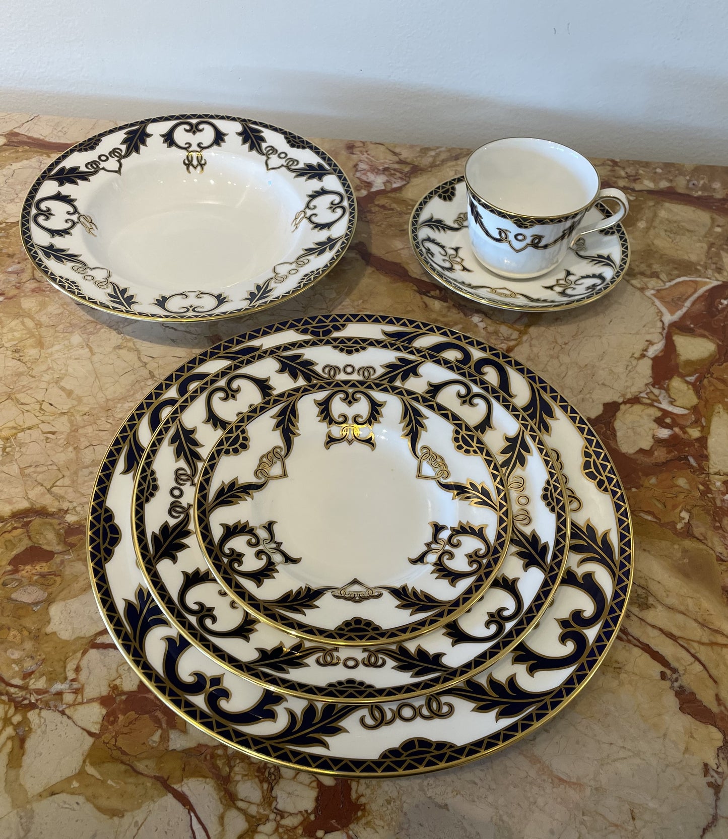 Royal Crown Derby "Majesty" China Set (RGXRDR)