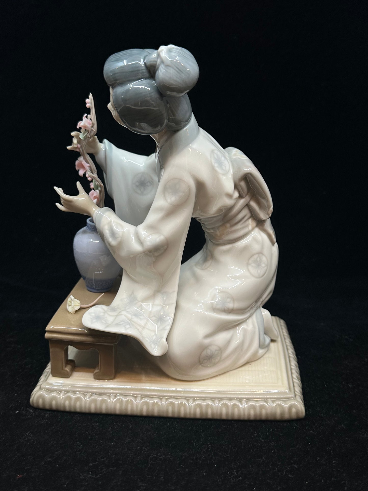 Lladro "Flower Arranger" Geisha Girl Figurine #4840 (VN9GQ1)