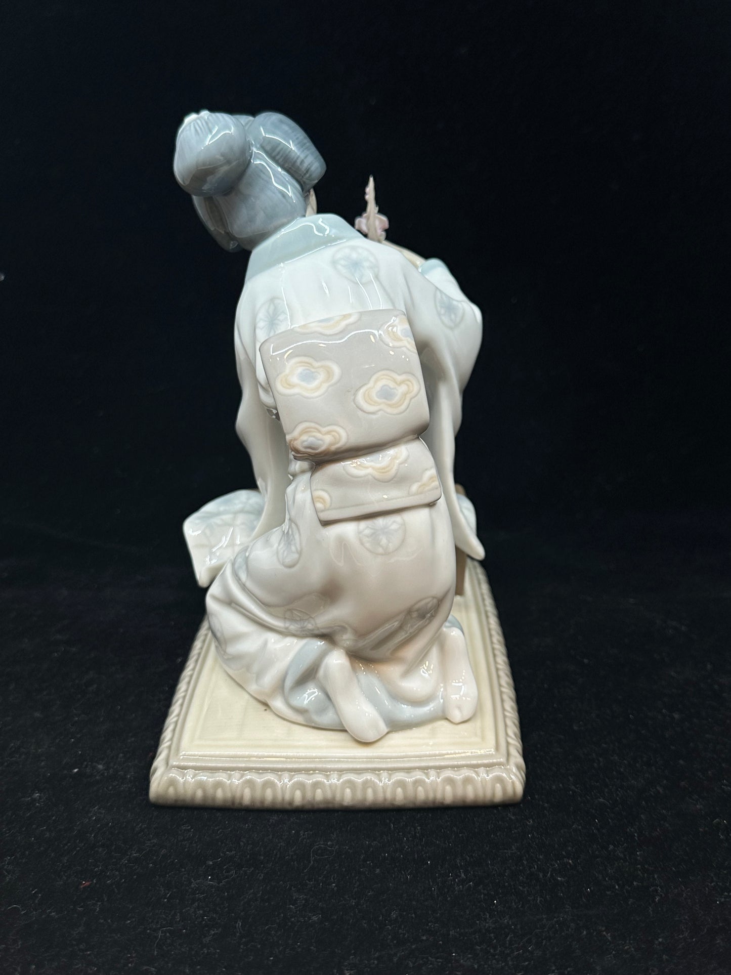 Lladro "Flower Arranger" Geisha Girl Figurine #4840 (VN9GQ1)