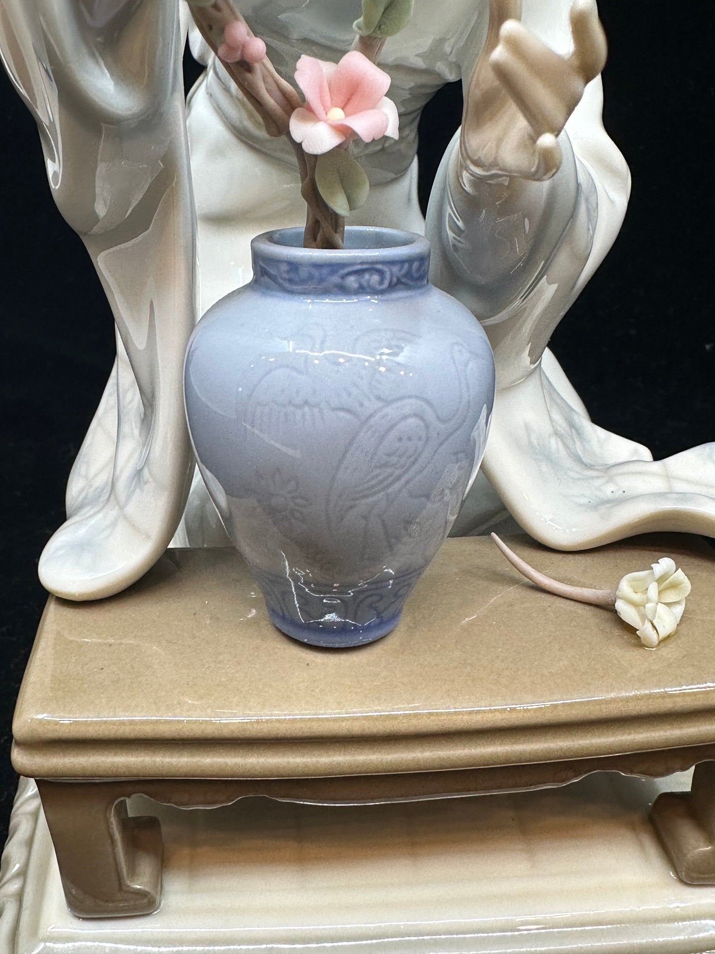 Lladro "Flower Arranger" Geisha Girl Figurine #4840 (VN9GQ1)