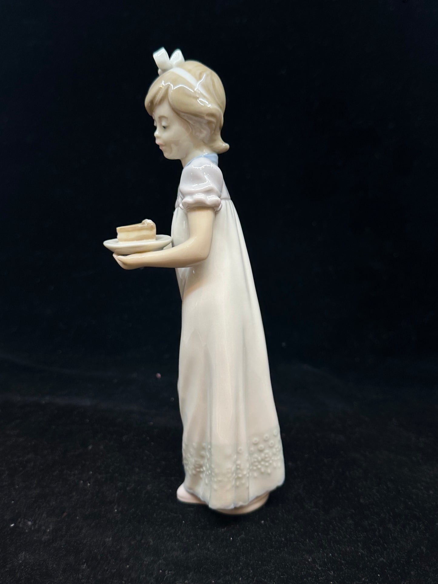 Lladro "Happy Birthday" Figurine #5429 (XQAFJK)