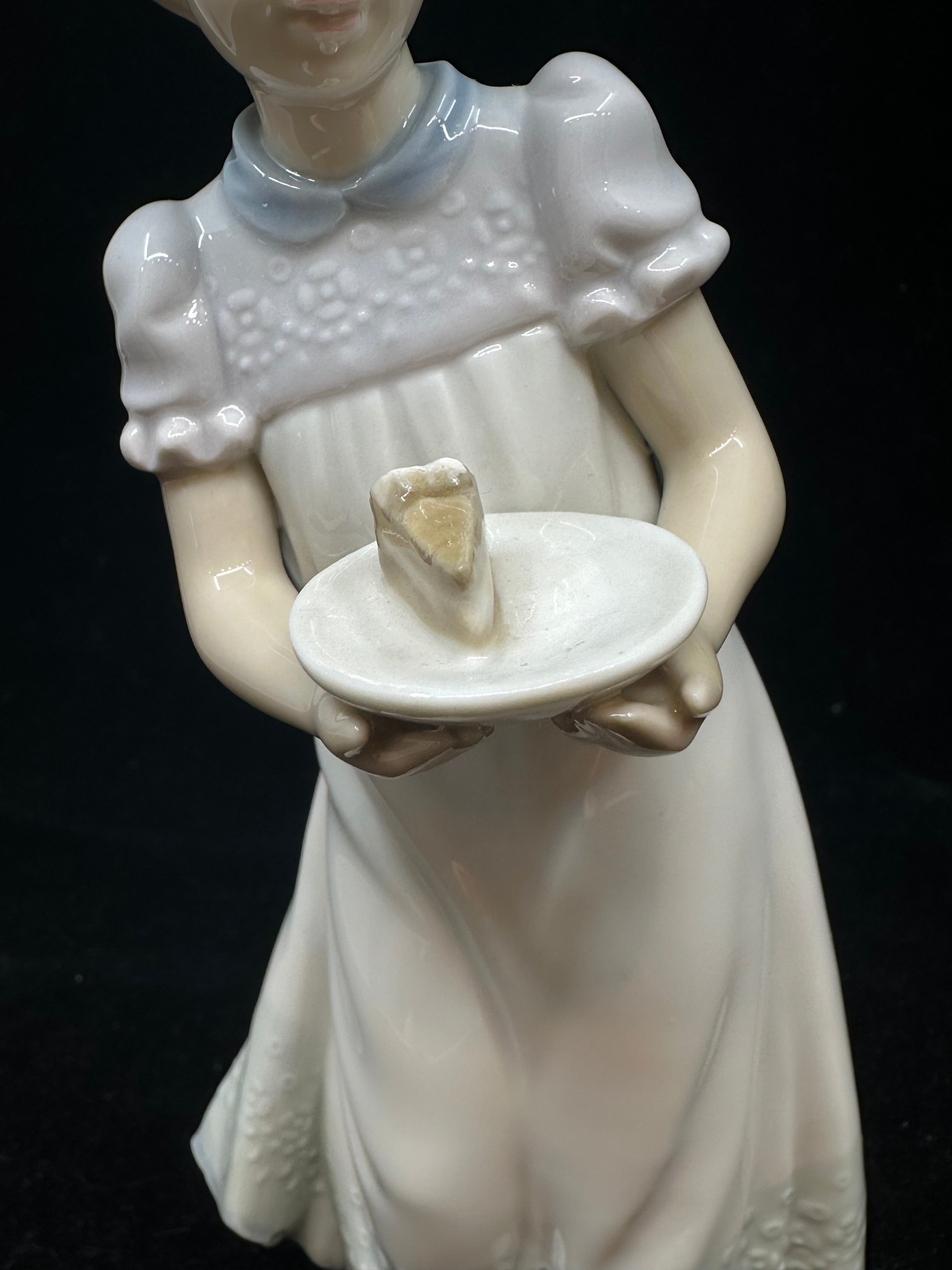 Lladro # 5429 Happy Birthday 2024