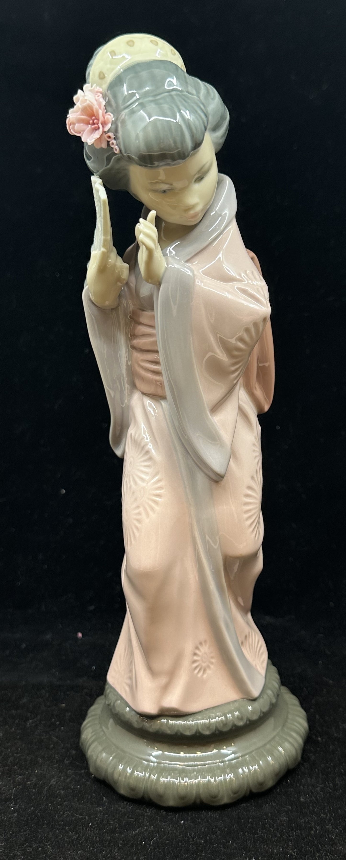 Lladro Figurine "Chrysanthemum" Japanese Timid Geisha 4990 (2J4AEA)