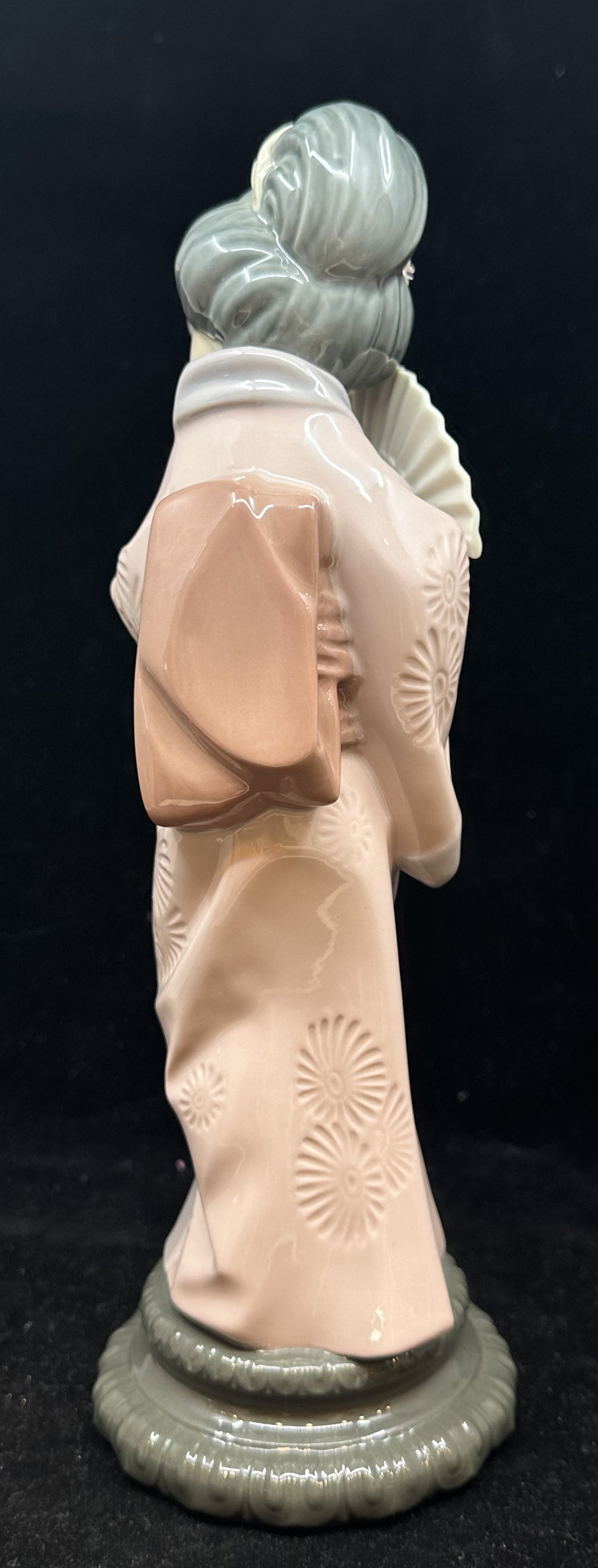 Lladro Figurine "Chrysanthemum" Japanese Timid Geisha 4990 (2J4AEA)