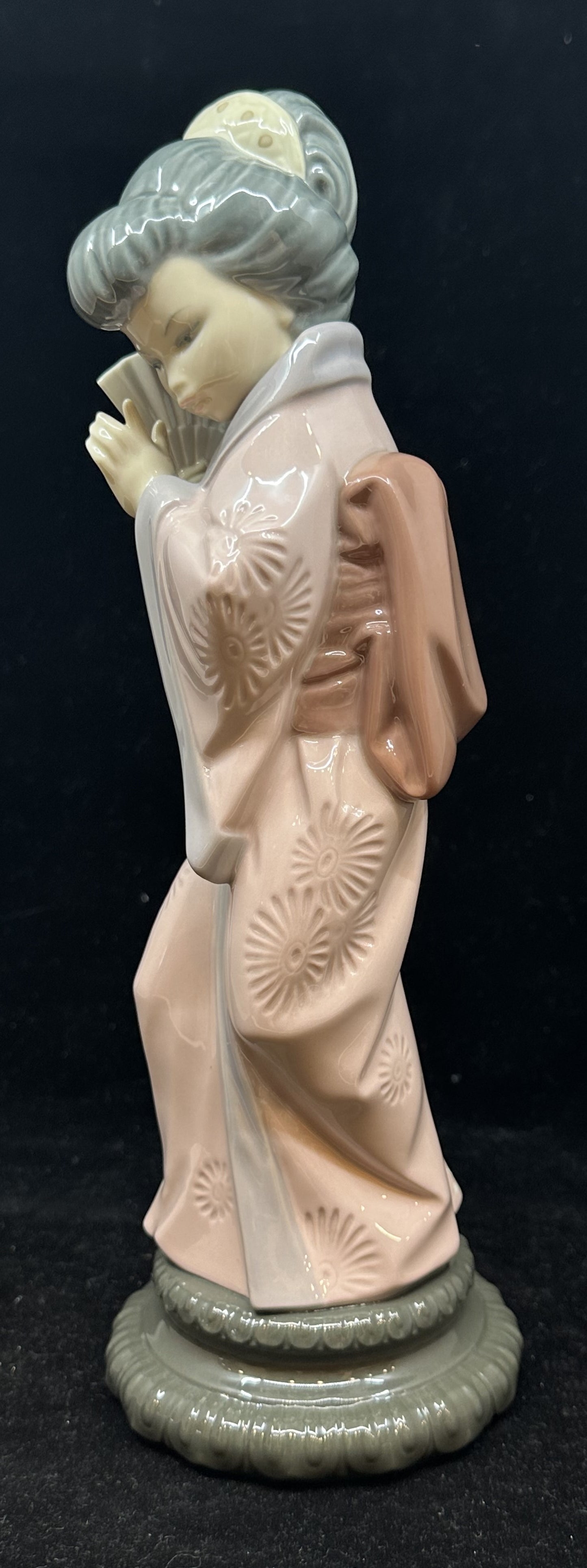 Lladro Figurine "Chrysanthemum" Japanese Timid Geisha 4990 (2J4AEA)