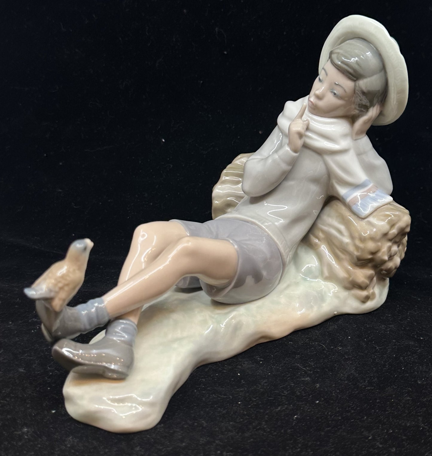 Lladro "Shepard with Bird" Figurine 4730 (NUW8U3)