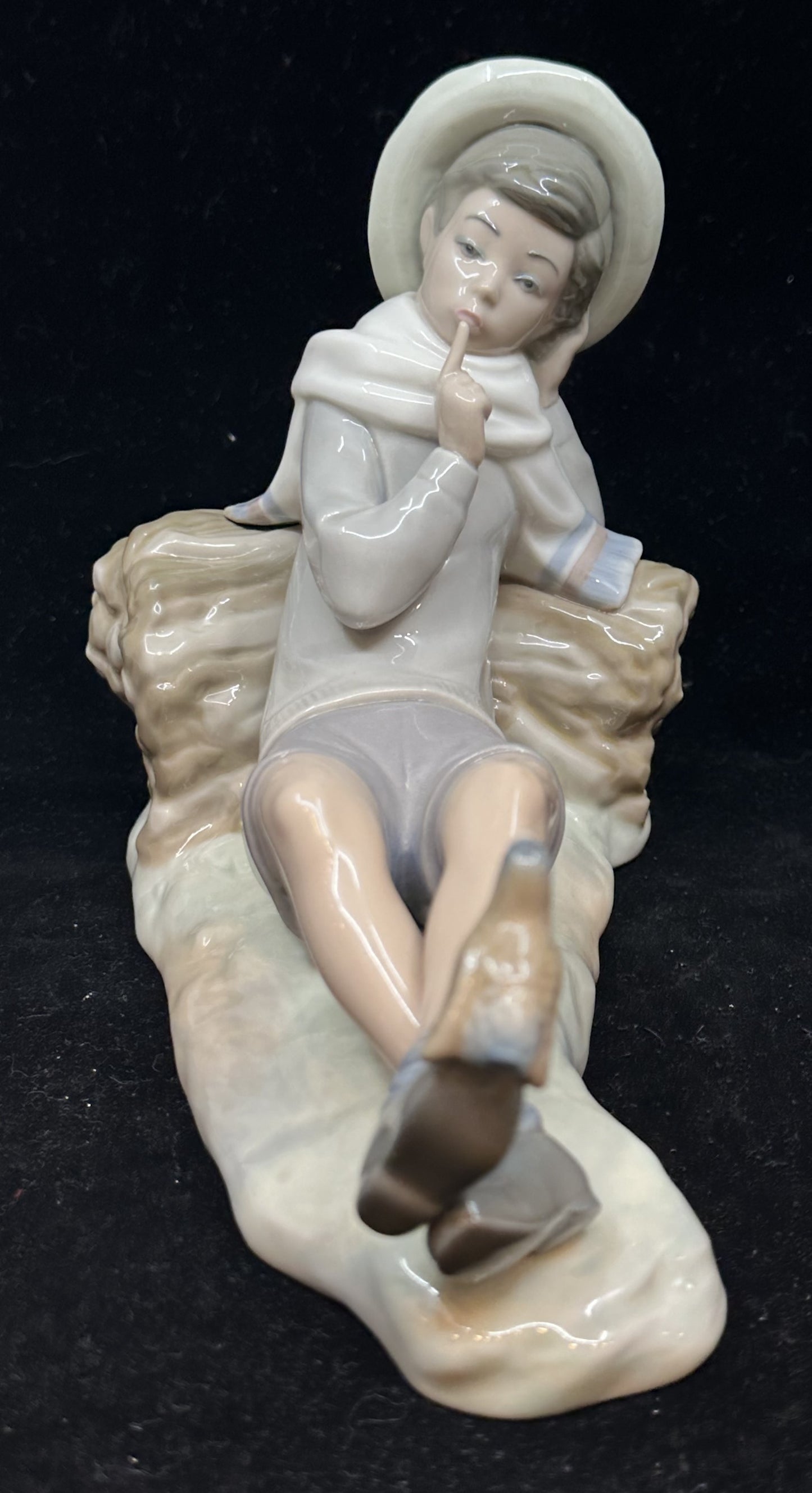 Lladro "Shepard with Bird" Figurine 4730 (NUW8U3)