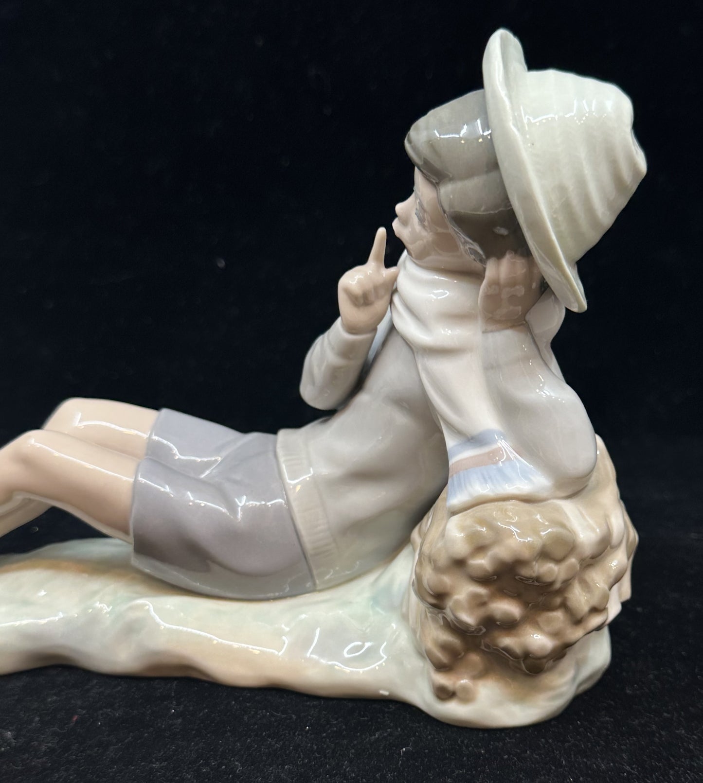 Lladro "Shepard with Bird" Figurine 4730 (NUW8U3)