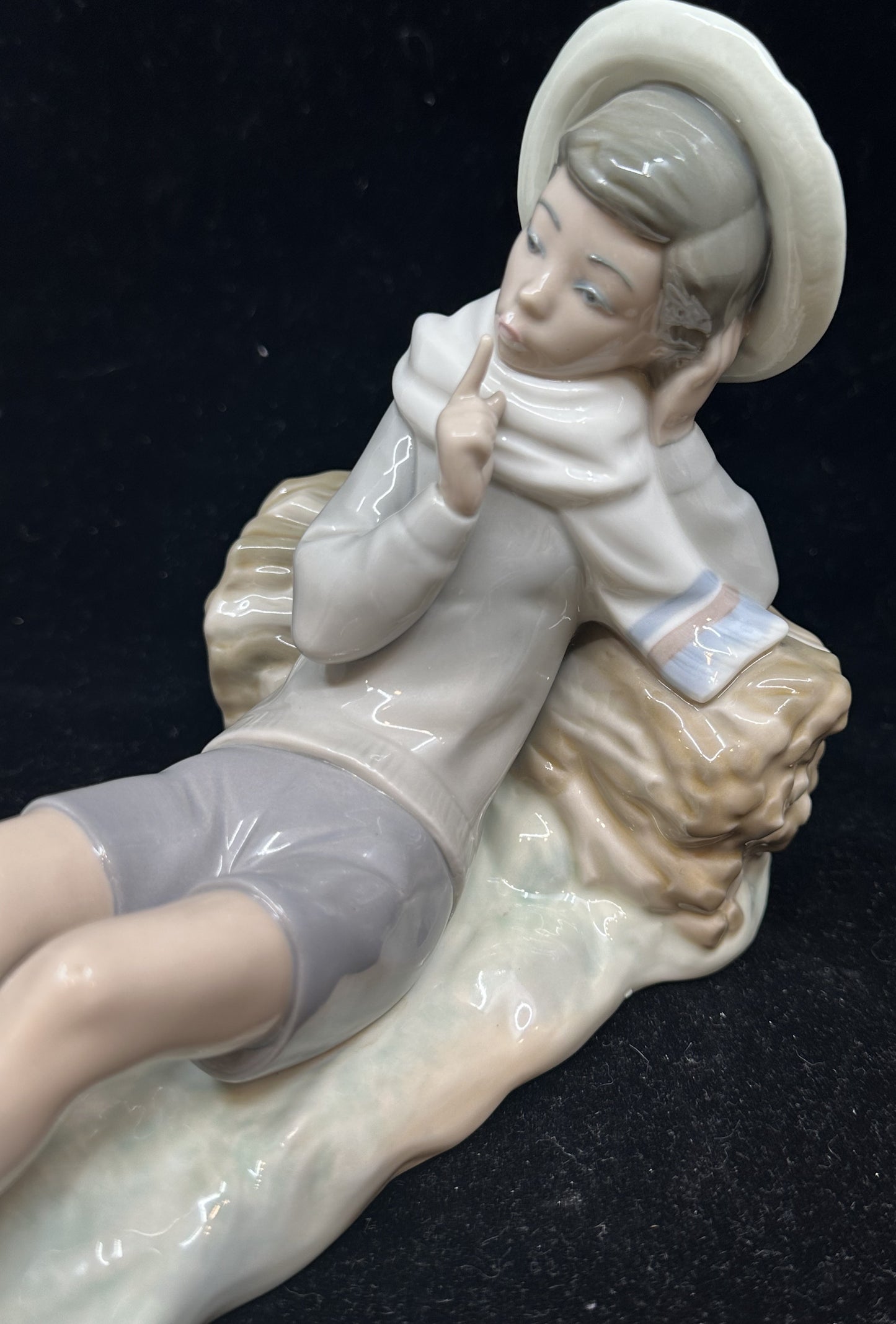 Lladro "Shepard with Bird" Figurine 4730 (NUW8U3)