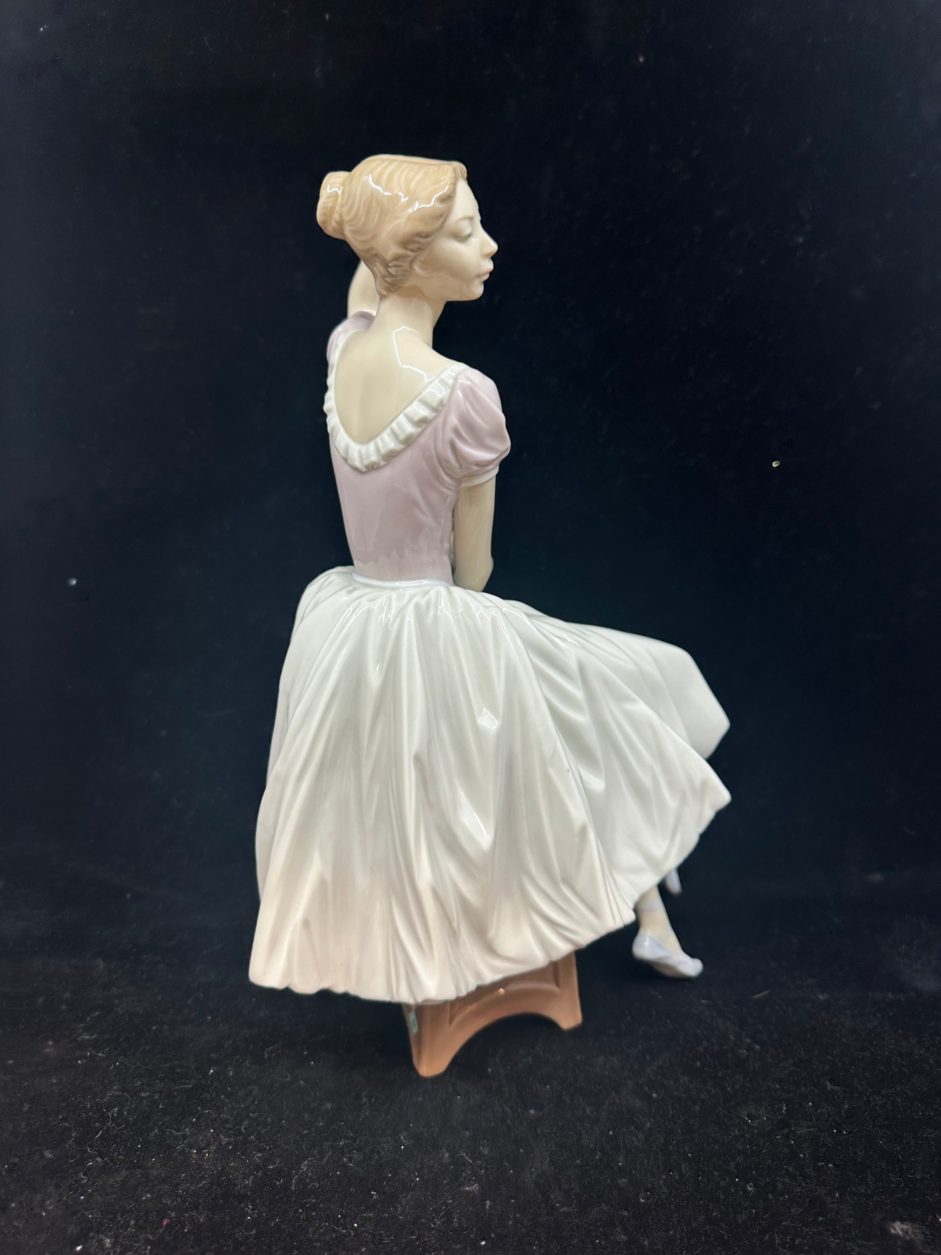 Lladro Weary Ballerina #5275 (6LWYPF) – The Perfect Thing