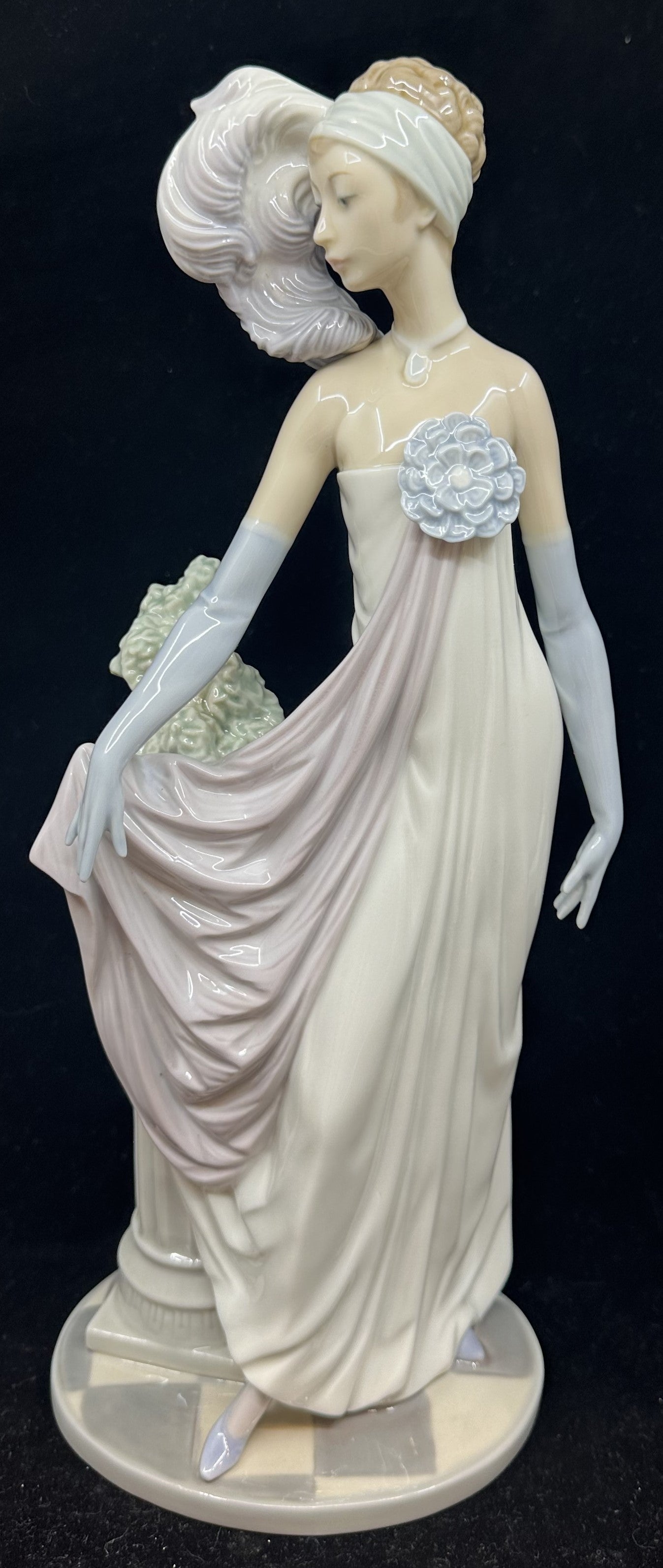 Lladro "Socialite of the 20's" Figurine 5283 (CJD6CA)