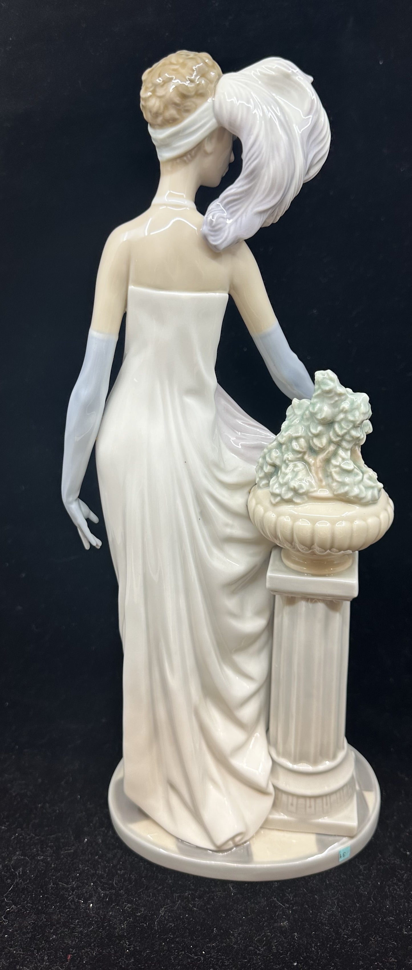 Lladro "Socialite of the 20's" Figurine 5283 (CJD6CA)