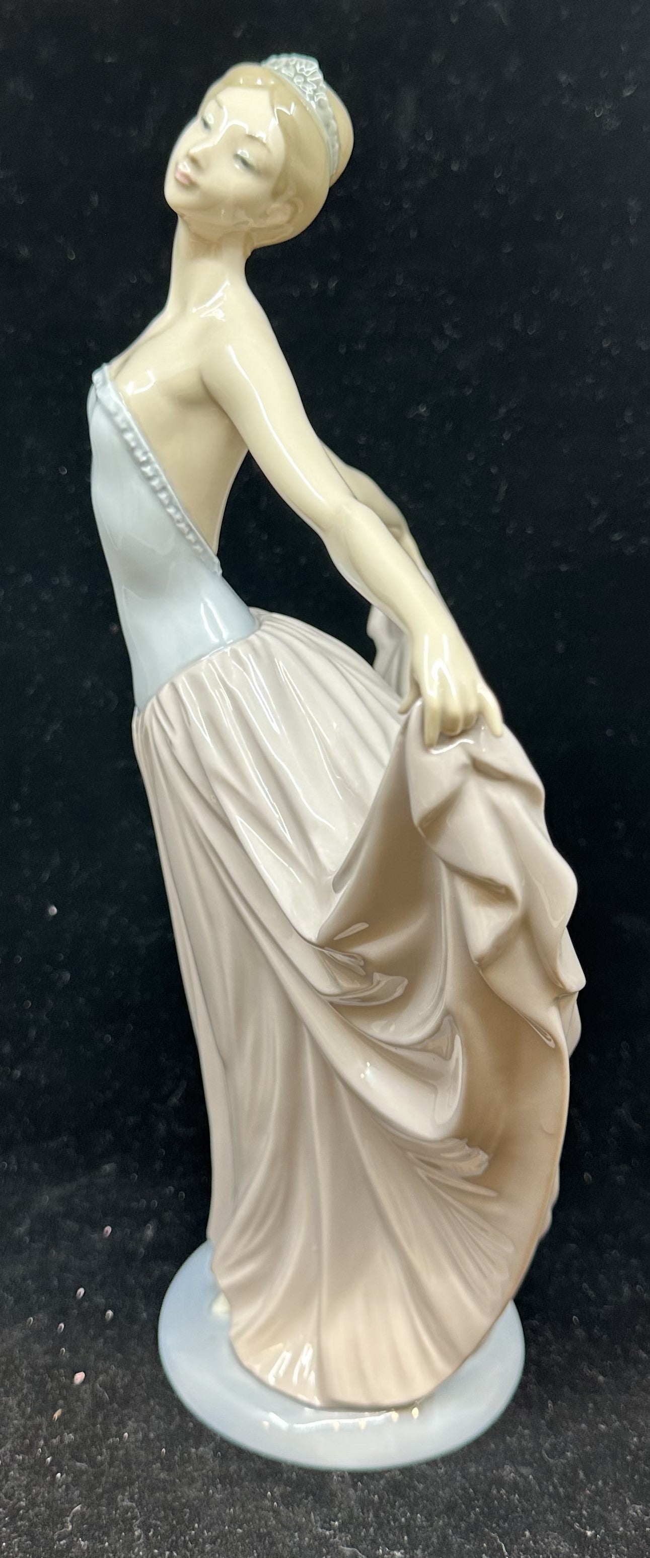 Lladro on sale dancer