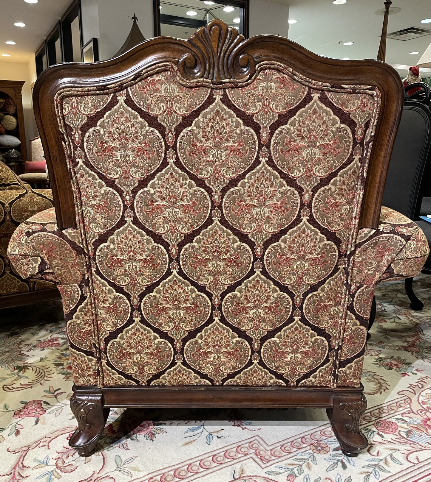 Overstuffed Damask Style Chair (UEQD32)