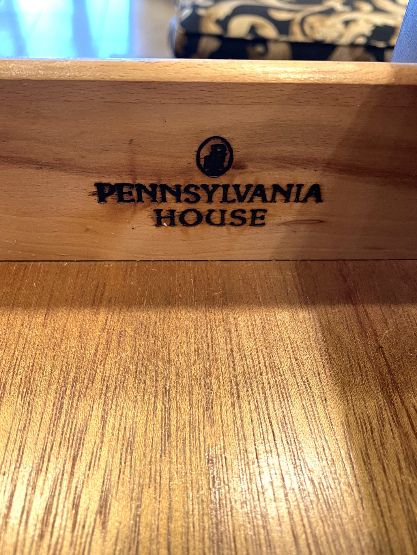 Pennsylvania House Server (WNEE4Y)