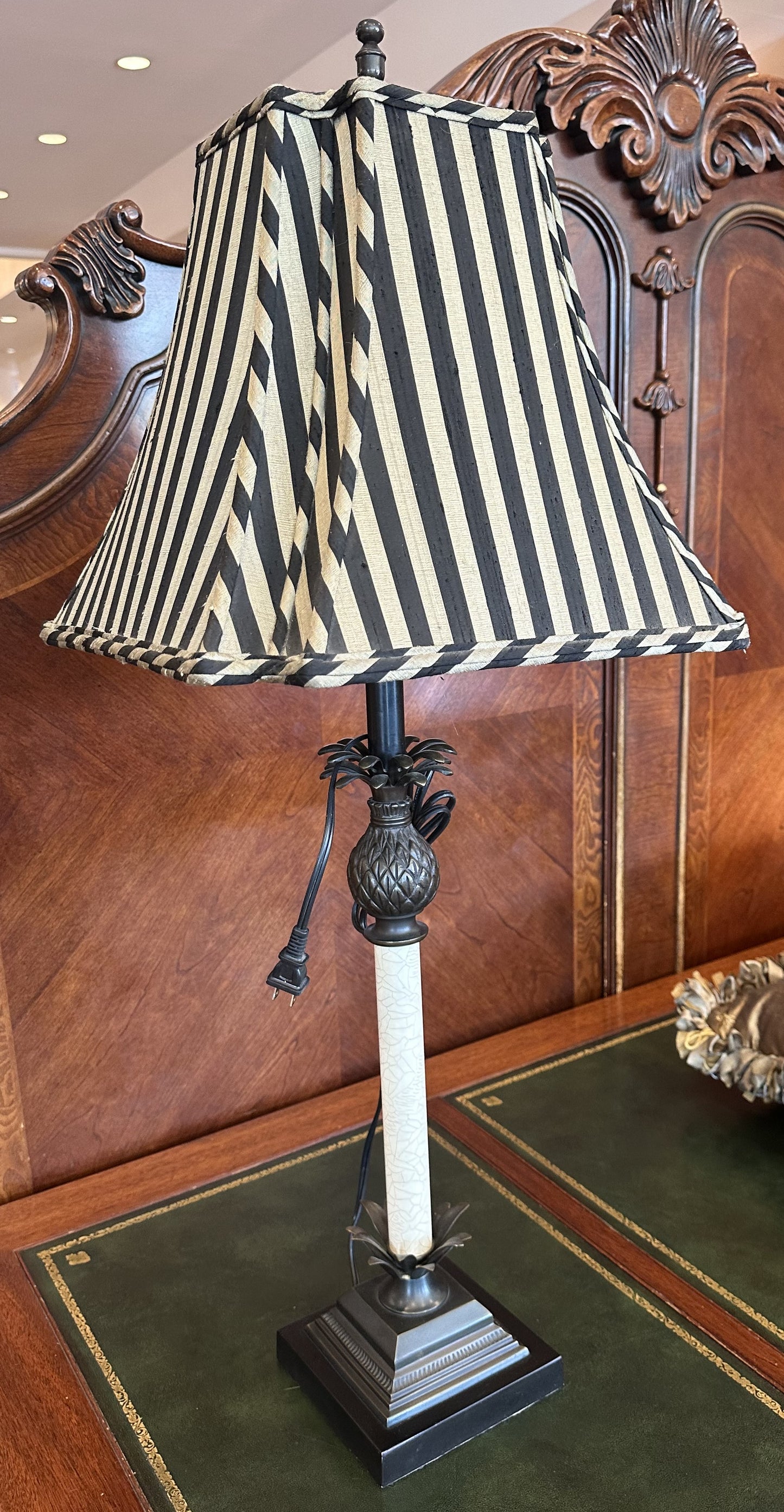 Black and White Pinstripe Table Lamp (86JQVZ)