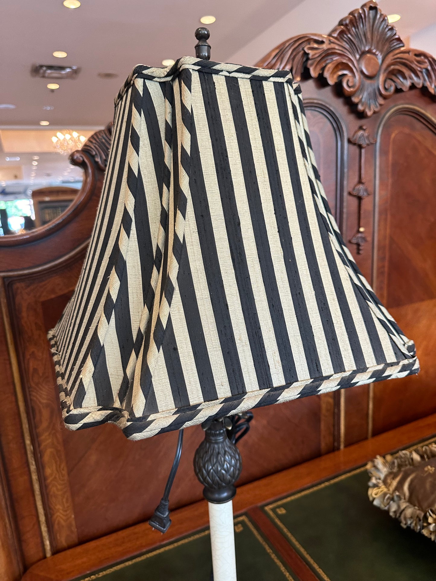 Black and White Pinstripe Table Lamp (86JQVZ)