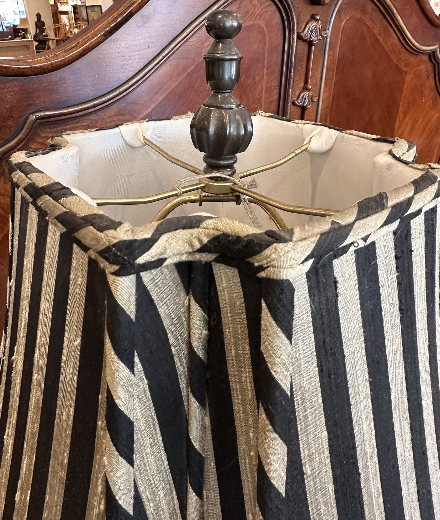 Black and White Pinstripe Table Lamp (86JQVZ)