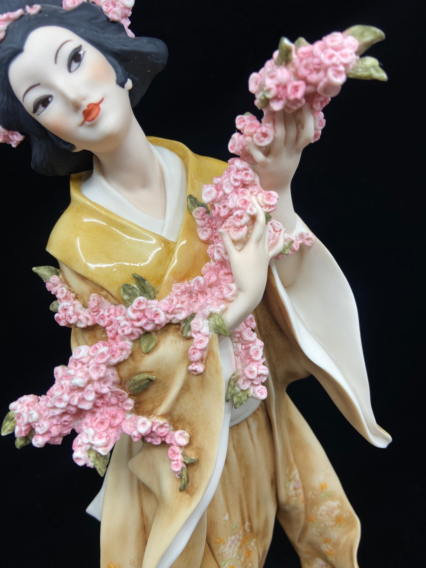 Armani "Madama Butterfly" Figurine (27EHDA)