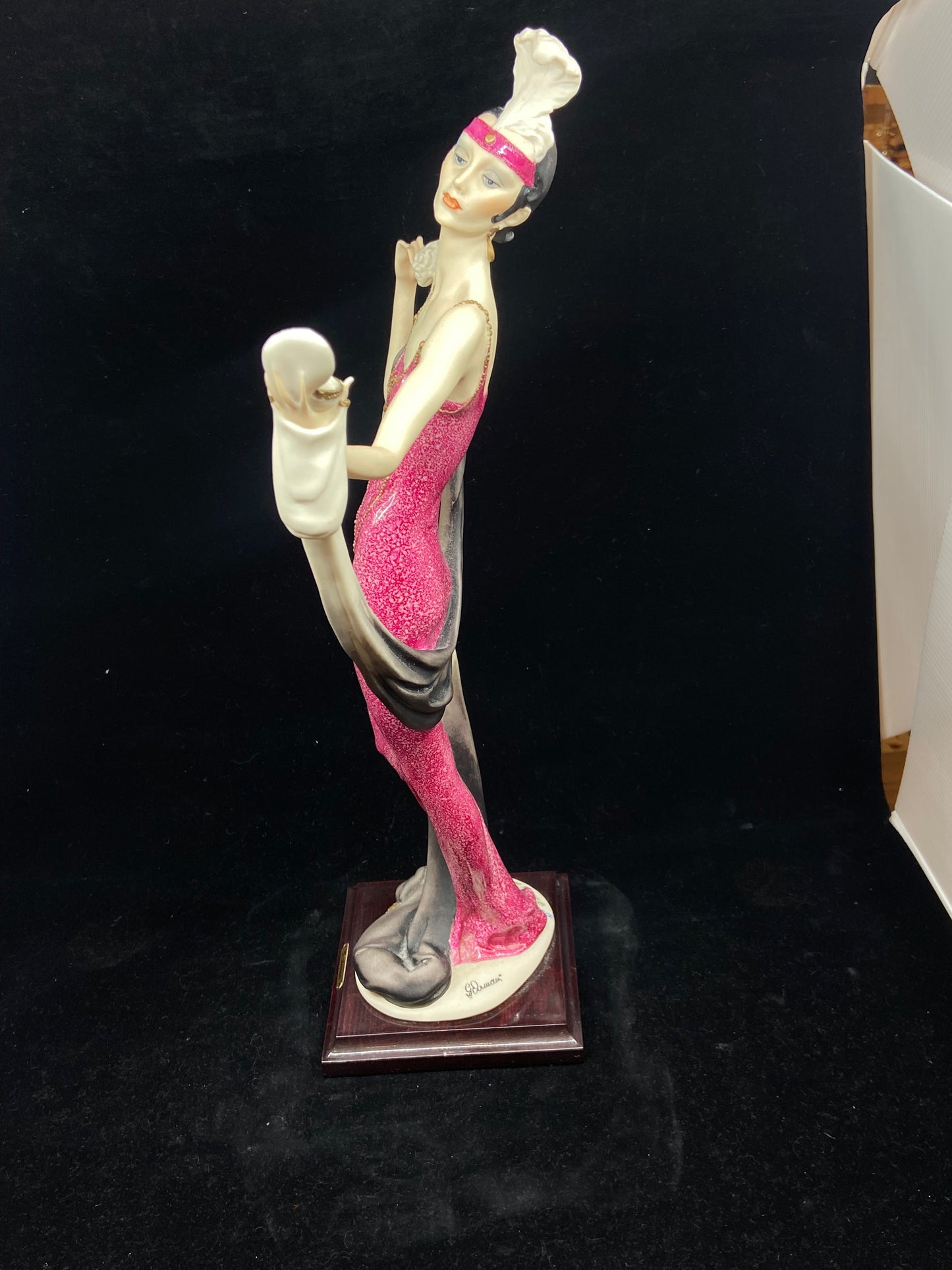 Armani "Lady with Powder Puff" Figurine (WVL6NS)