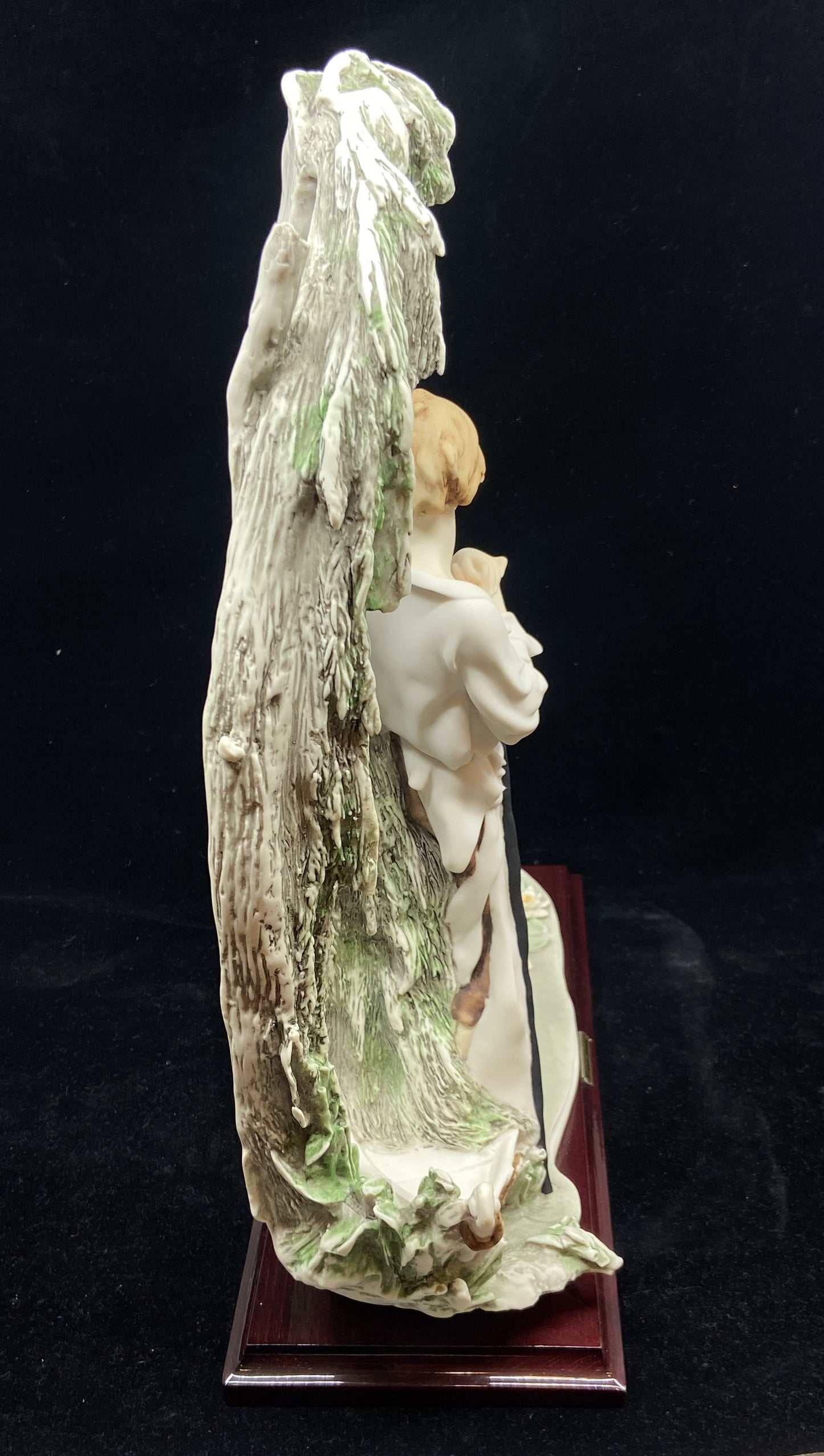 Armani "Boat Trip" Figurine (79QRL3)