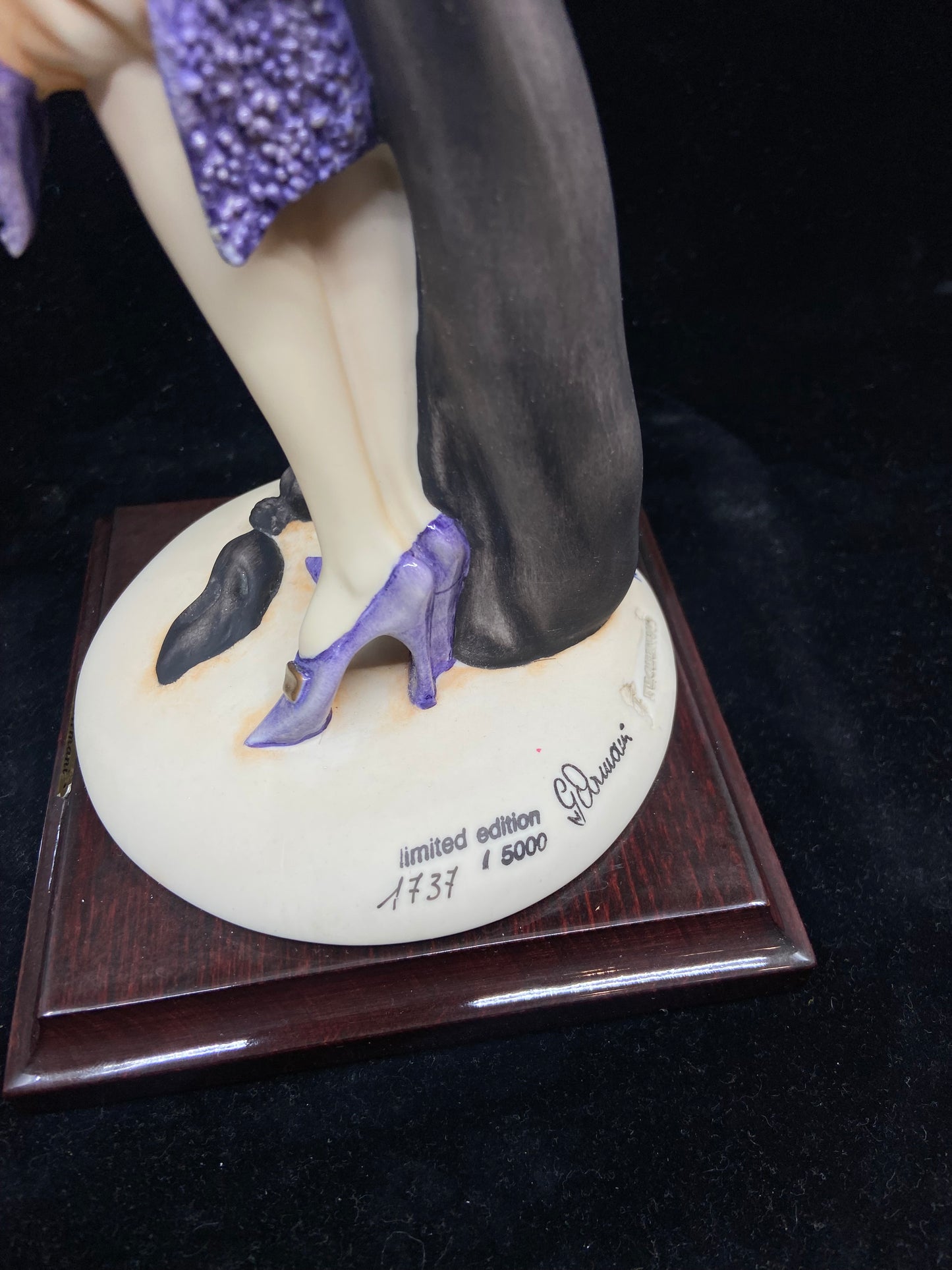 Armani "Lady with Fan" Figurine (DXF2YZ)