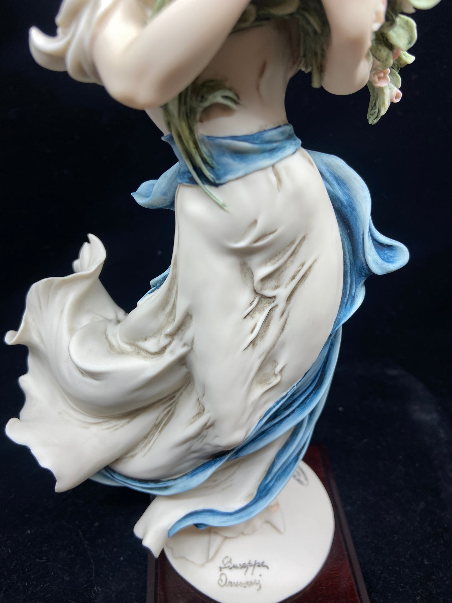 G. Armani "Belle" Porcelain Figurine (8TN87C)