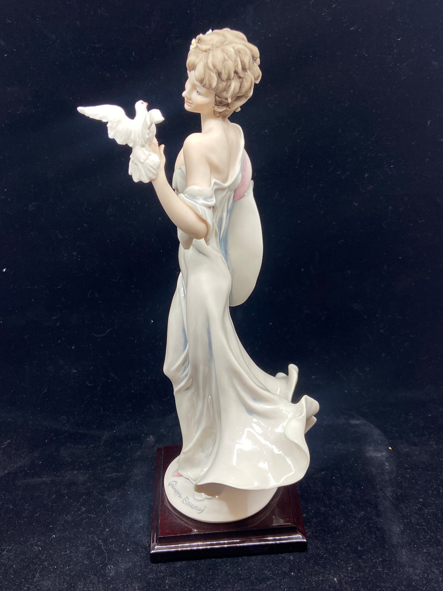 Armani "The Messenger of Peace" Figurine (VACJ9E)