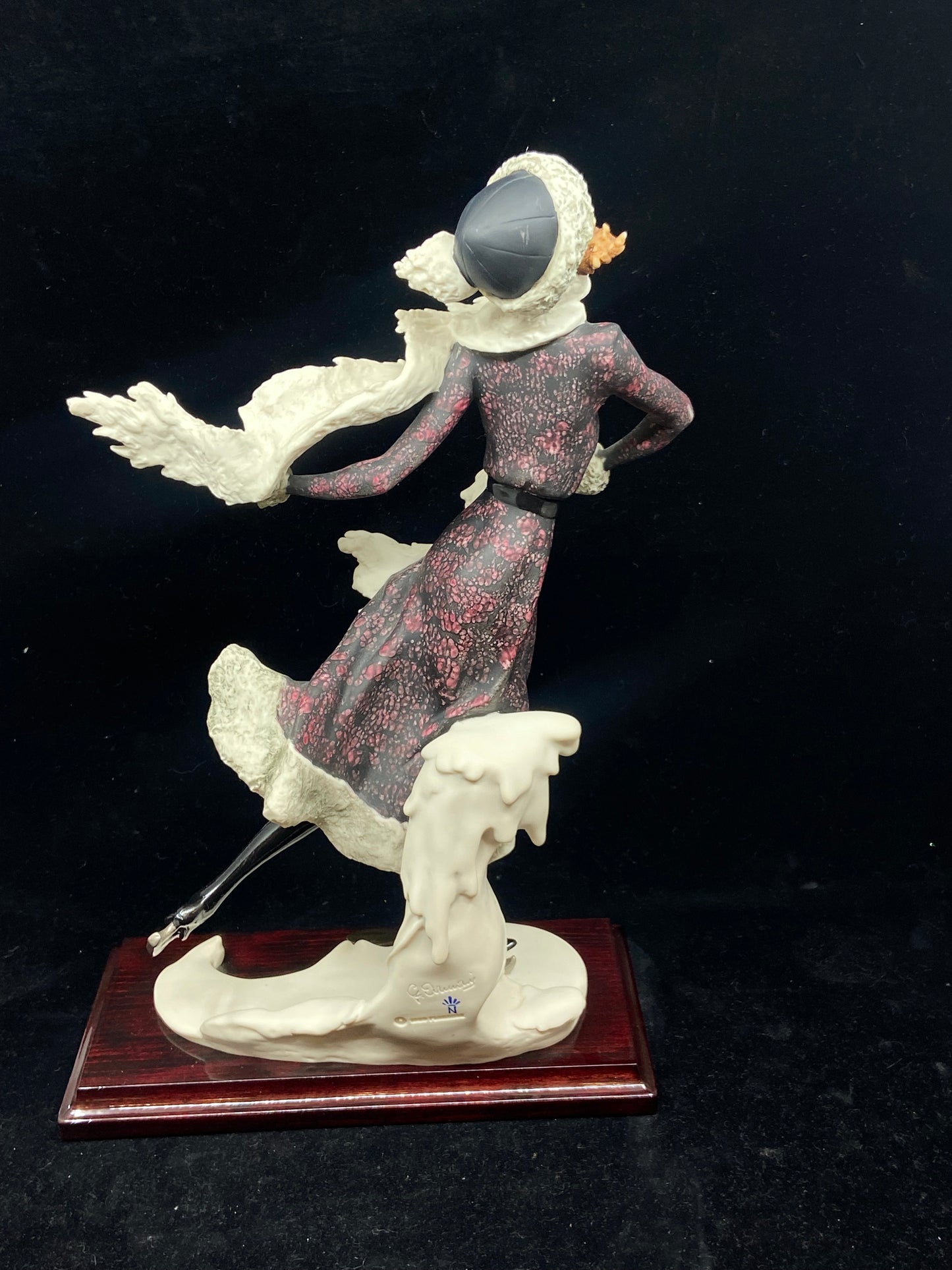 Armani "Skating Girl - Winter" Figurine (UJZQVF)