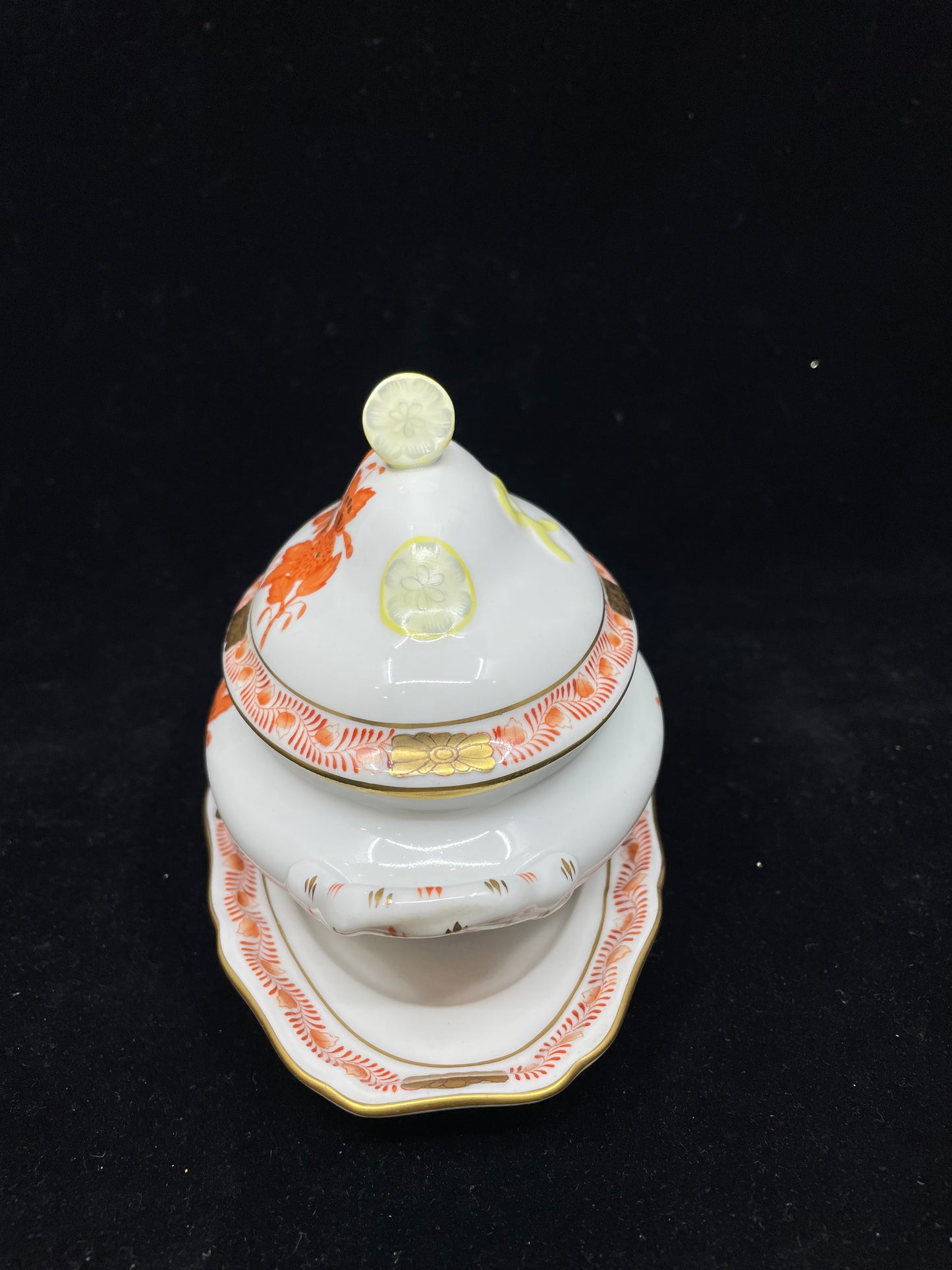 Herend "Bonbonniere Lemon Knob" Tureen with Underplate (7EPV5F)