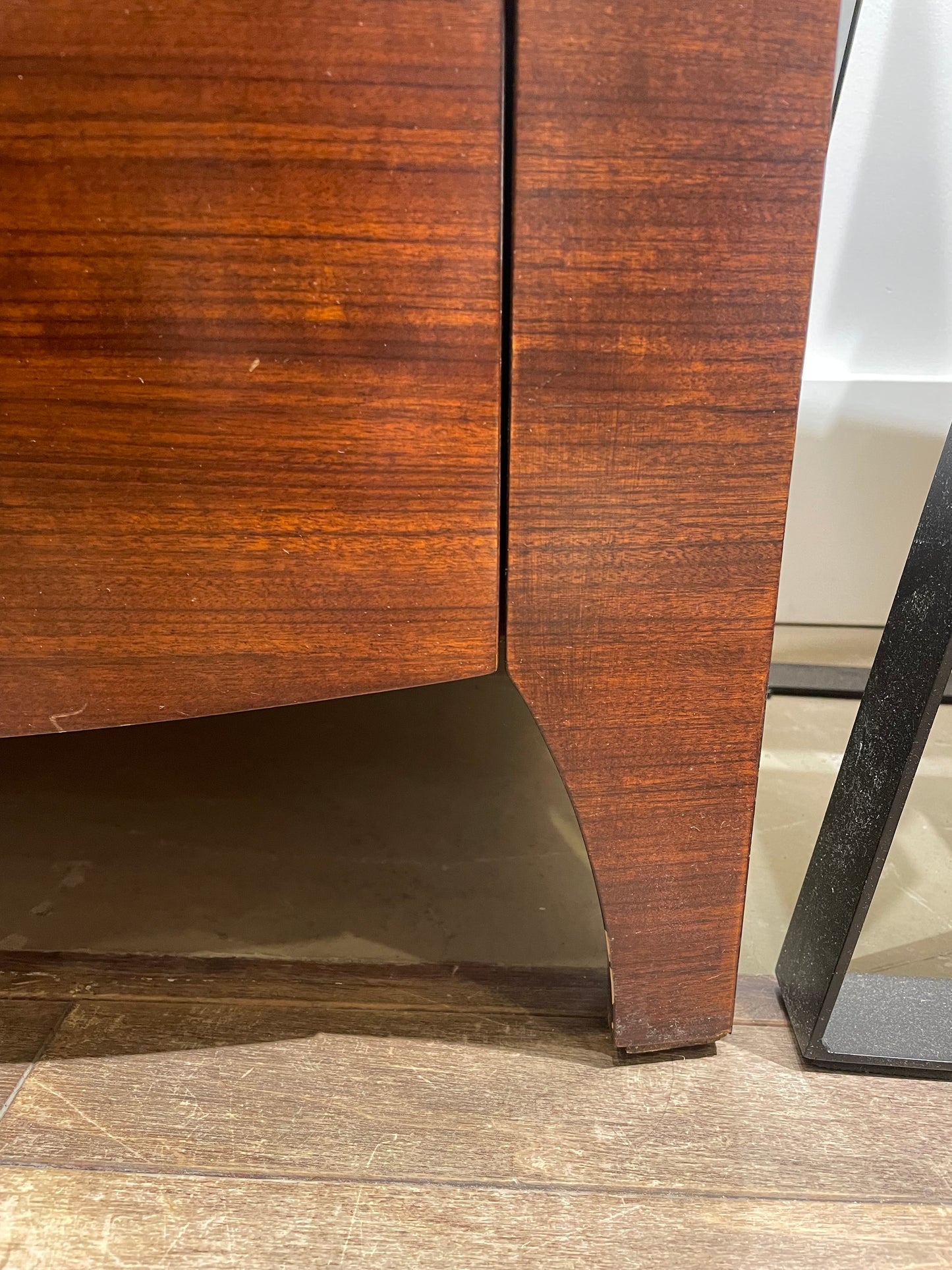 Pair of Brownstone Nightstands (9G4BPU)