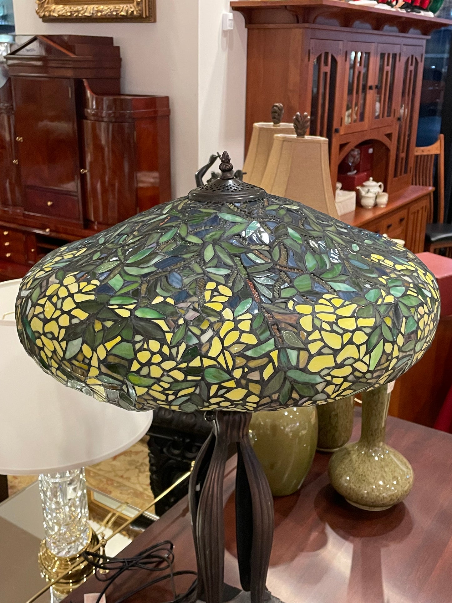 Meyda Tiffany Reproduction Wisteria Lamp (YFDD24)