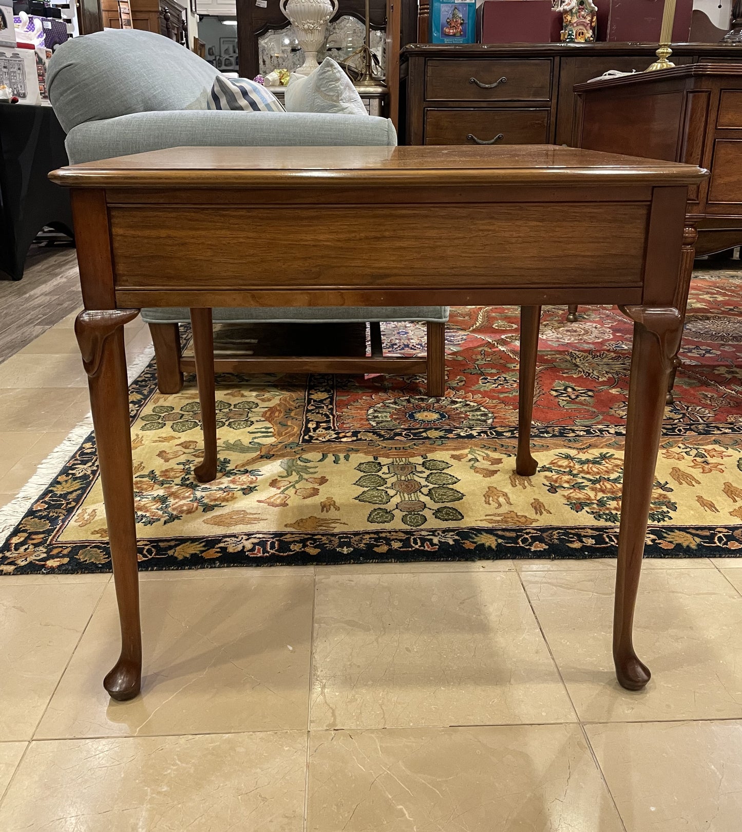 Vintage Baker End Table with Burled Wood (1TEG7N)